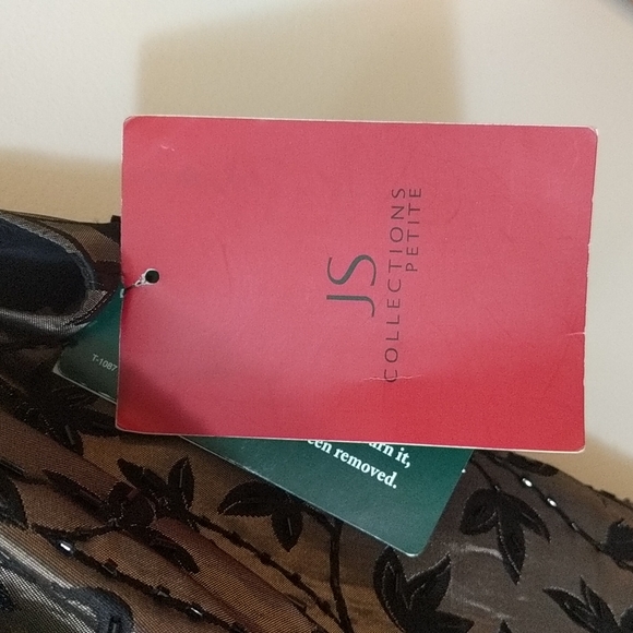 JS Collections Petite Top - Picture 3 of 6